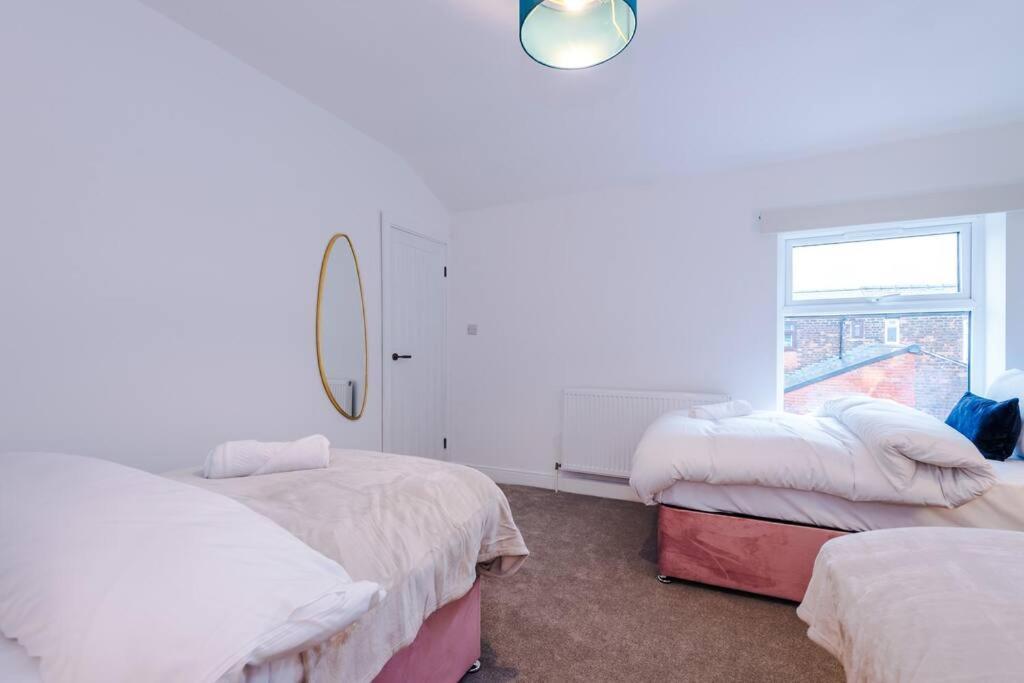 5 Bed Salford Sanctuary Retreat Villa แมนเชสเตอร์ ภายนอก รูปภาพ