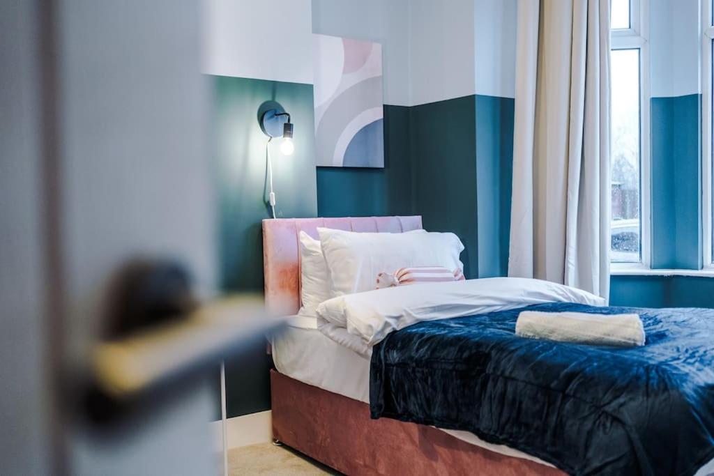5 Bed Salford Sanctuary Retreat Villa แมนเชสเตอร์ ภายนอก รูปภาพ