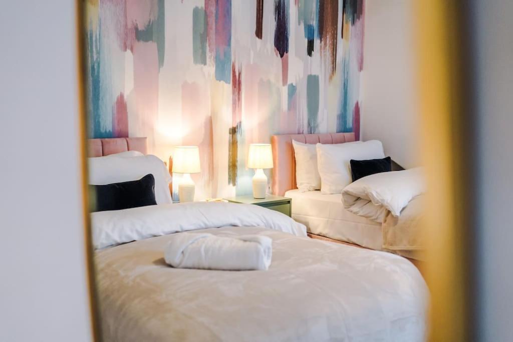 5 Bed Salford Sanctuary Retreat Villa แมนเชสเตอร์ ภายนอก รูปภาพ