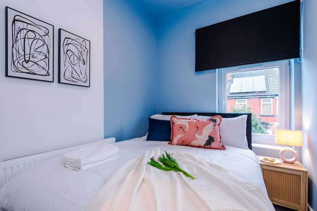 5 Bed Salford Sanctuary Retreat Villa แมนเชสเตอร์ ภายนอก รูปภาพ