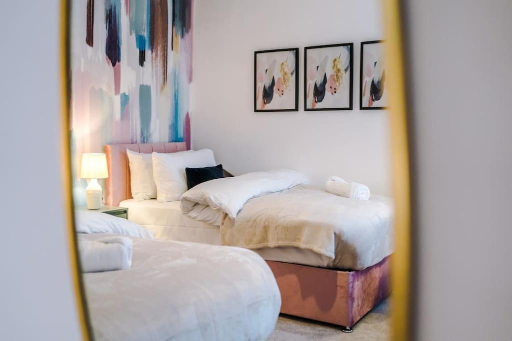 5 Bed Salford Sanctuary Retreat Villa แมนเชสเตอร์ ภายนอก รูปภาพ