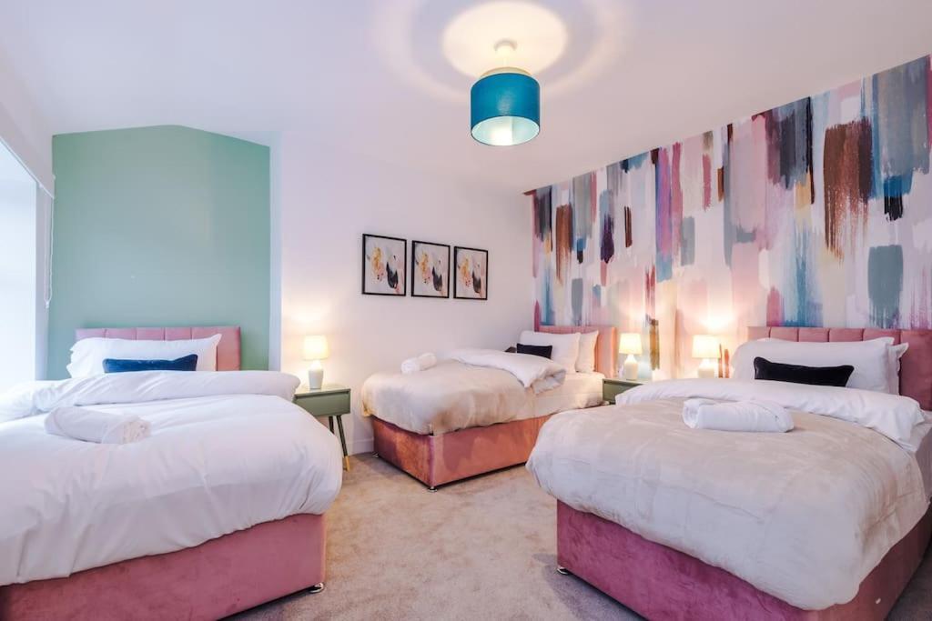 5 Bed Salford Sanctuary Retreat Villa แมนเชสเตอร์ ภายนอก รูปภาพ
