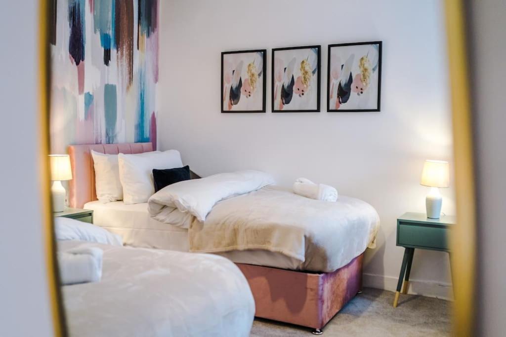 5 Bed Salford Sanctuary Retreat Villa แมนเชสเตอร์ ภายนอก รูปภาพ