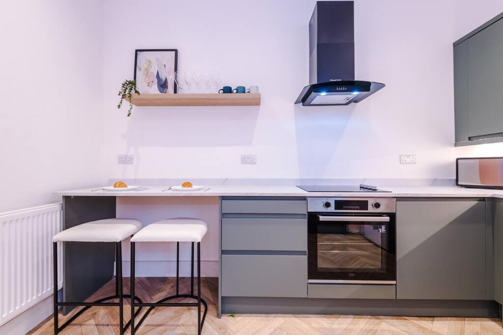5 Bed Salford Sanctuary Retreat Villa แมนเชสเตอร์ ภายนอก รูปภาพ