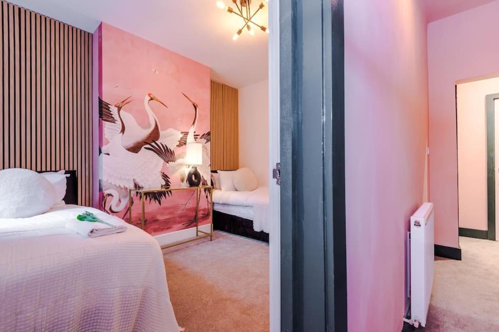 5 Bed Salford Sanctuary Retreat Villa แมนเชสเตอร์ ภายนอก รูปภาพ