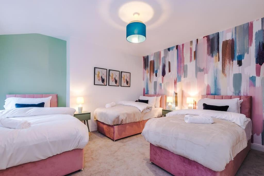 5 Bed Salford Sanctuary Retreat Villa แมนเชสเตอร์ ภายนอก รูปภาพ