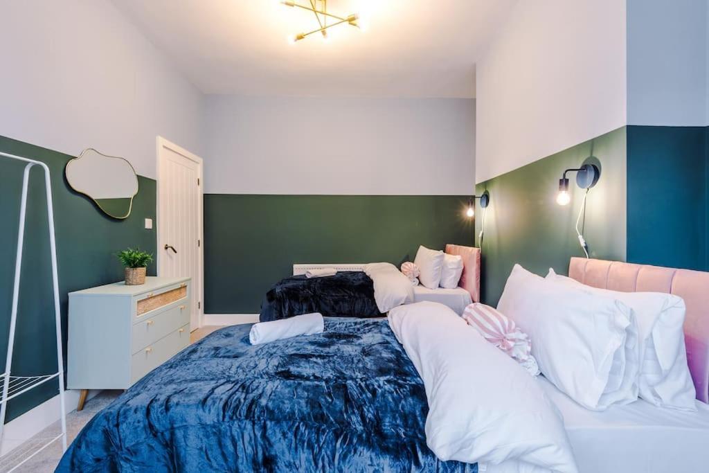 5 Bed Salford Sanctuary Retreat Villa แมนเชสเตอร์ ภายนอก รูปภาพ