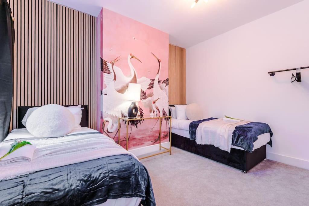 5 Bed Salford Sanctuary Retreat Villa แมนเชสเตอร์ ภายนอก รูปภาพ