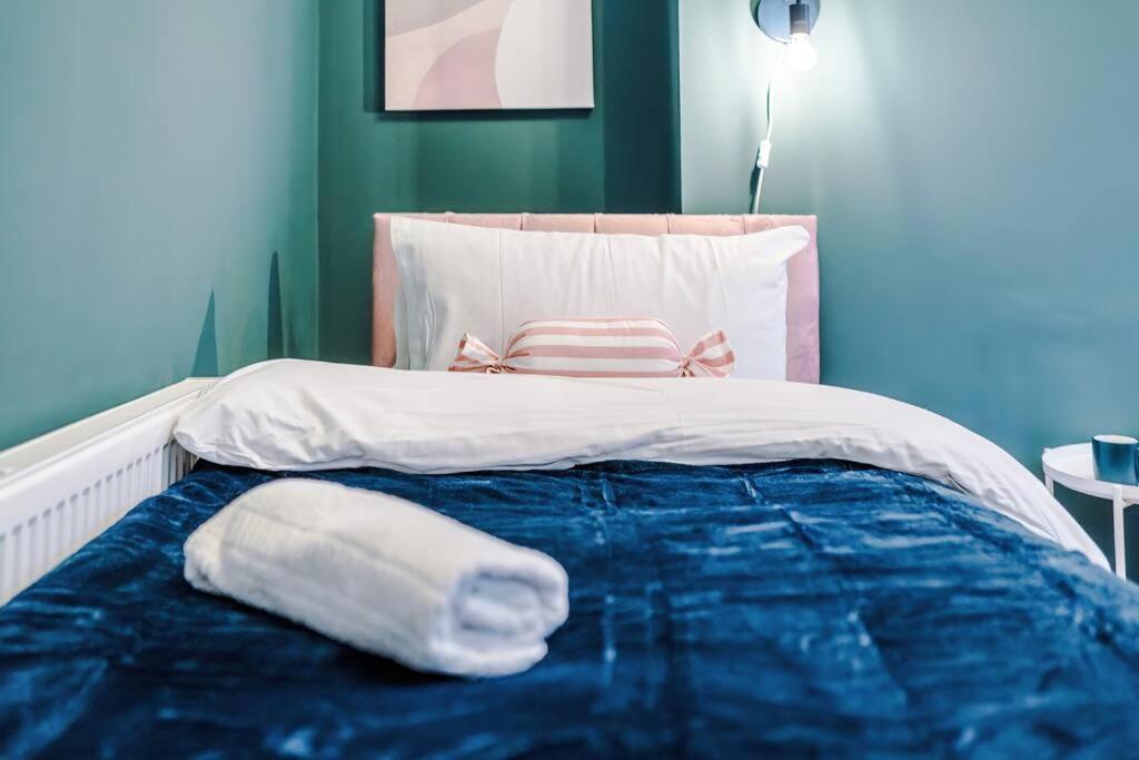 5 Bed Salford Sanctuary Retreat Villa แมนเชสเตอร์ ภายนอก รูปภาพ
